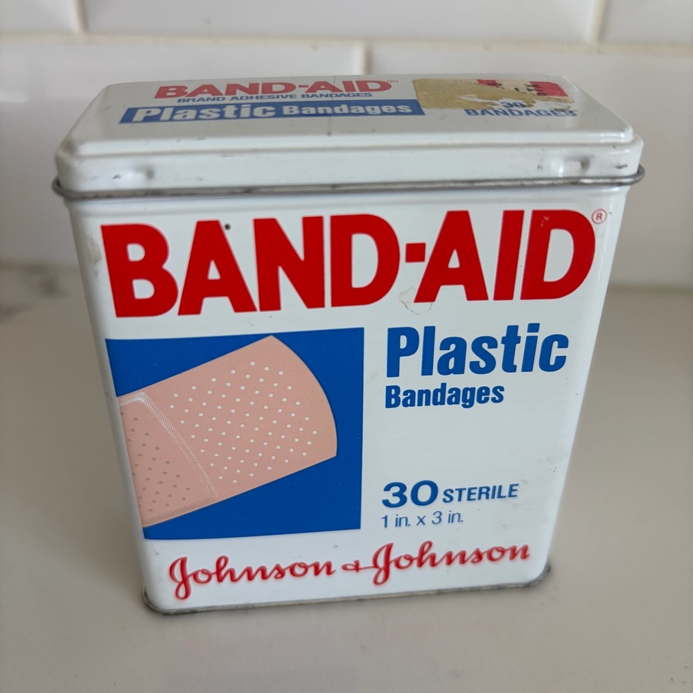 ⚠️ BAND AID Metal Tin Vintage 1983 Made in USA Prop Advertisement Medical Home